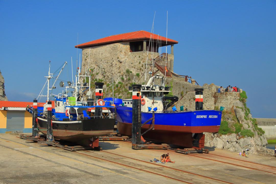 Preteky lodí v prístave Castro Urdiales